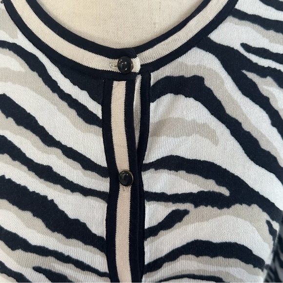 JONES NEW YORK Black White Animal Zebra Print Button Up Cardigan Size Medium - Picture 4 of 10